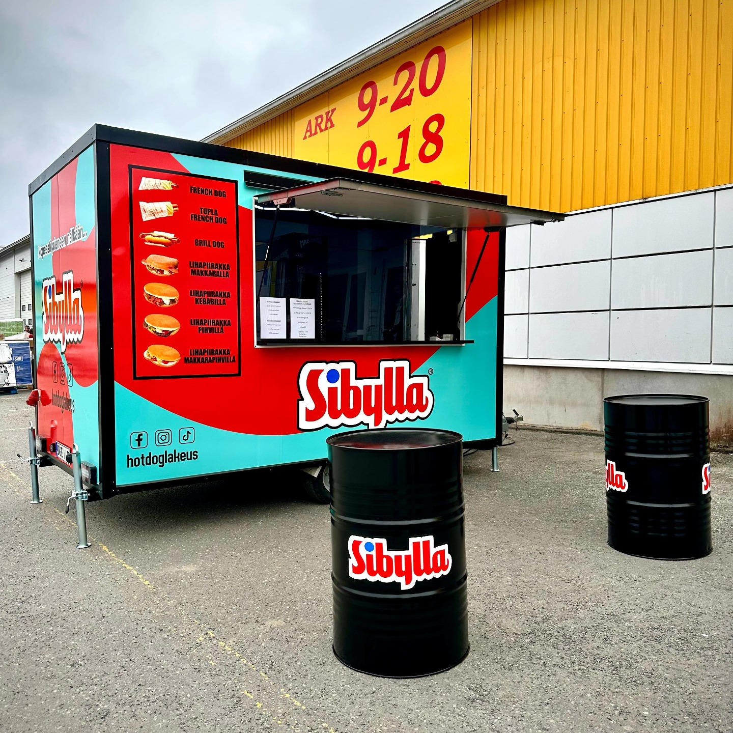 Sibylla HotDog-vaunu ulkona – VuokraÄijät tapahtumapalvelut
