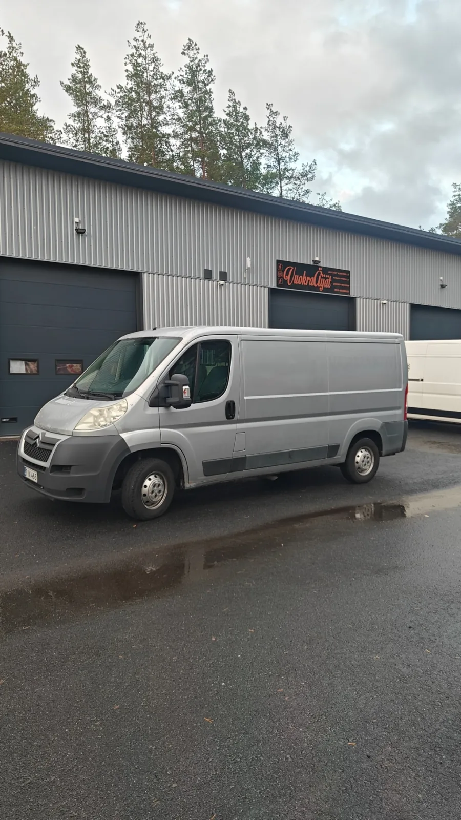 Citroën Jumper hopea pakettiauto vuokralle Seinäjoella – VuokraÄijät