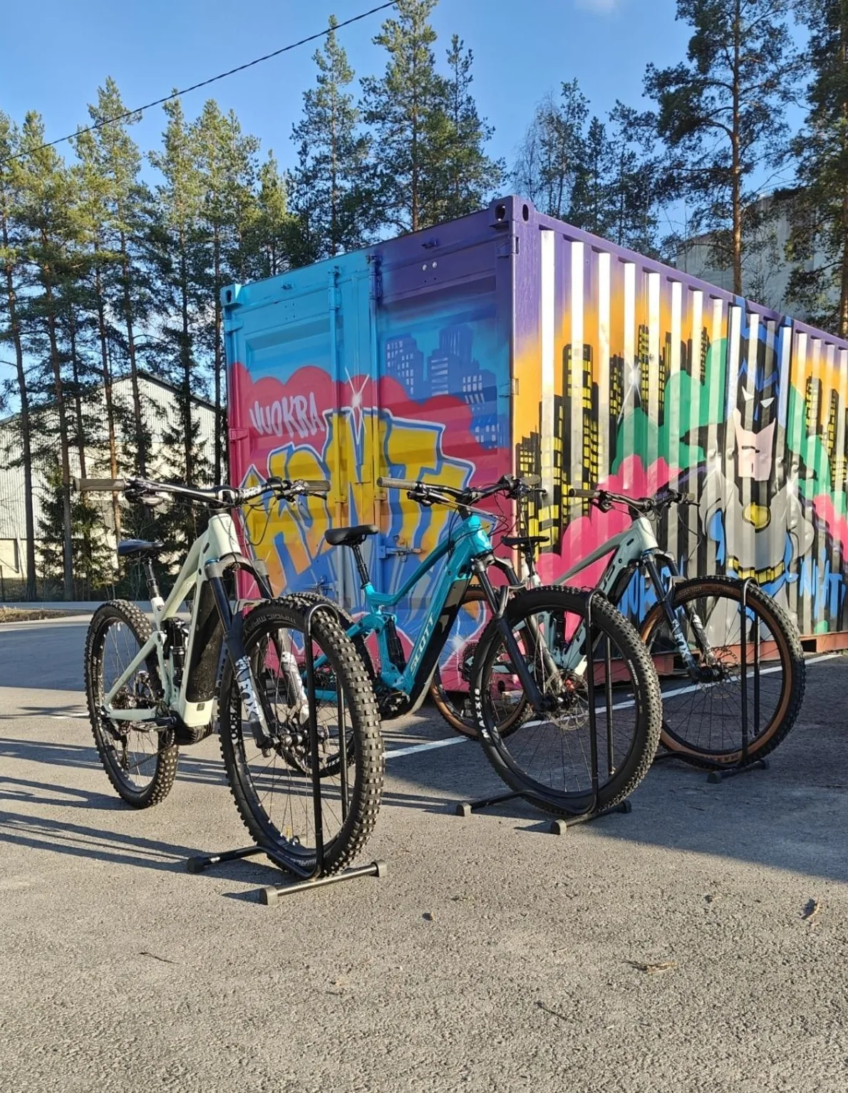 Sähkömaastopyörien vuokraus Seinäjoki – Scott ja Focus täysjousto sähköpyörät